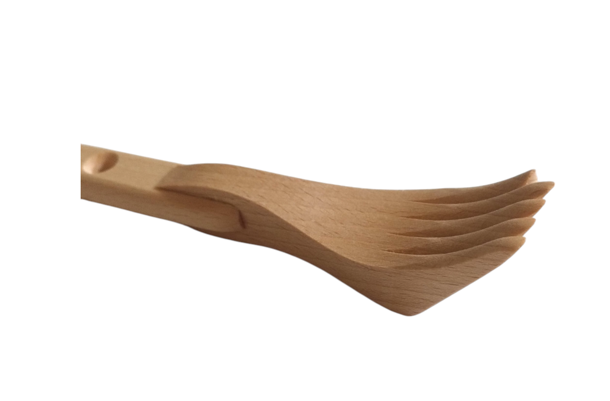 Drewniany drapak do pleców z naturalnego drewna bukowego – elegancko wyprofilowany, gładko szlifowany, idealny do masażu i codziennego użytku. Chłopcy z Rancza / Ranch Boys