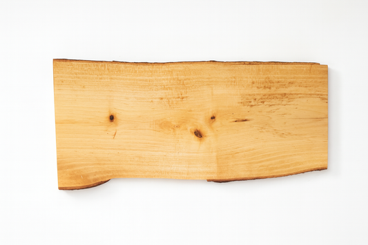 Unikatowa deska z jawora premium, starannie wykończona, idealna do serwowania.