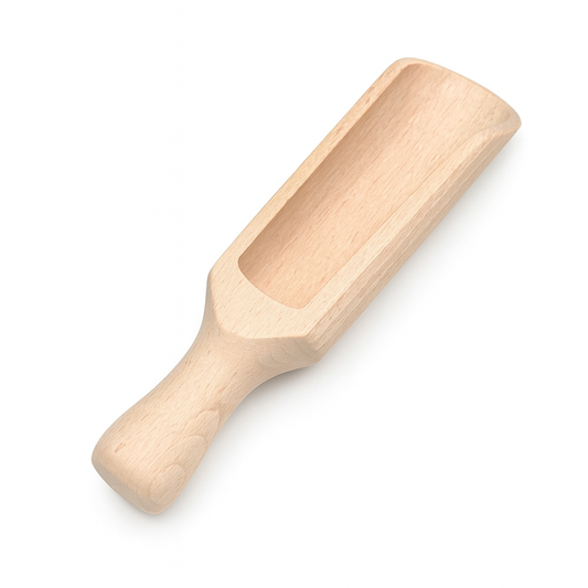 Drewniany czerpak do przypraw na białym tle – Chłopcy z Rancza / Ranch Boys