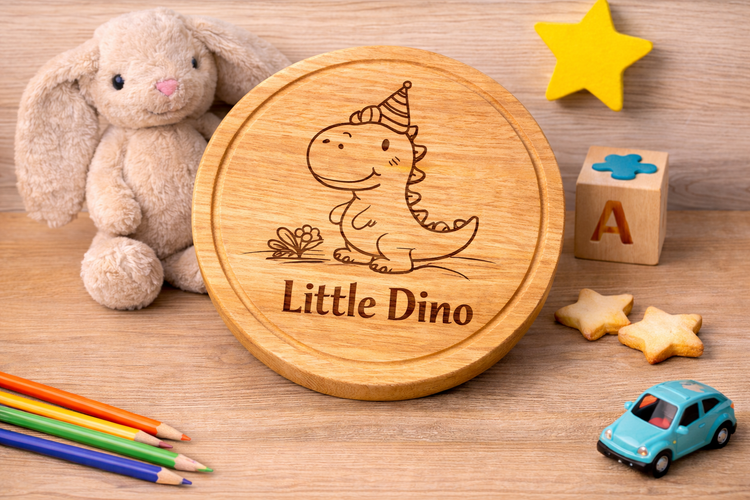okrągła drewniana deska z grawerem dinozaura dla dziecka z imieniem