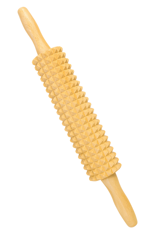 Drewniany wałek do mięsa z kolcami – Roller Tenderizer, wykonany z naturalnego drewna bukowego, idealny do zmiękczania kotletów i mięs. Produkt Chłopcy z Rancza – trwały, ekologiczny i wygodny w użyciu.
