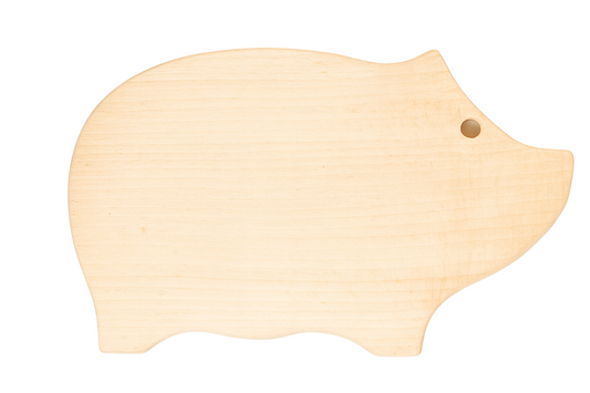 Dekoracyjna drewniana deska do krojenia w kształcie świnki – 30 cm, wykonana z naturalnego, jasnego drewna bukowego, z gładko szlifowaną powierzchnią i otworem do zawieszenia. Idealna do serwowania i krojenia potraw – Chłopcy z Rancza.