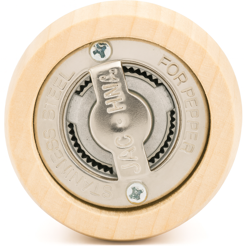 talowy mechanizm mielenia pieprzu w młynku z drewna bukowego – widok od spodu, z wyraźnym napisem STAINLESS STEEL FOR PEPPER, ukazujący precyzyjne zębatki i śruby montażowe w naturalnym, jasnym drewnie.