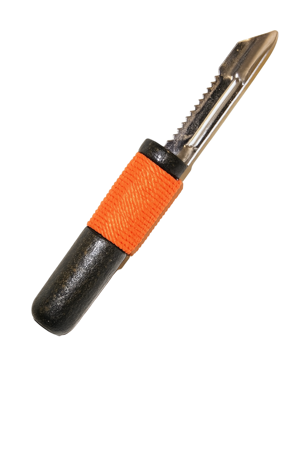 Ręczna obieraczka do warzyw z czarno-pomarańczowym uchwytem – metalowe ostrze z ząbkowaną krawędzią, ergonomiczna rękojeść owinięta pomarańczową taśmą