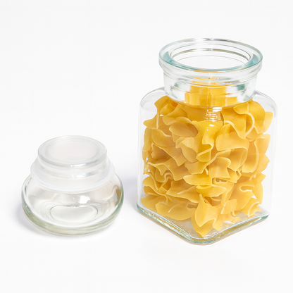 Elegancki szklany słoik na przyprawy o pojemności 150 ml z dopasowaną pokrywką – idealny do przechowywania ziół, przypraw i drobnych produktów kuchennych.