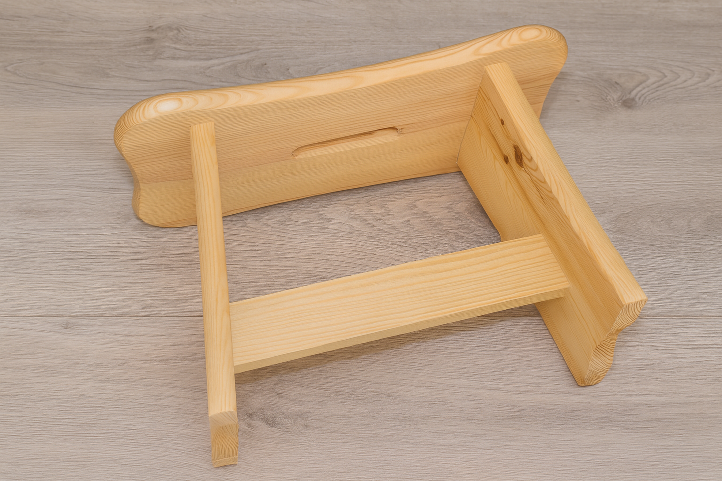 Drewniany stołek taboret naturalny – solidne ręczne wykonanie z litego drewna sosnowego, idealny do domu, warsztatu lub gospodarstwa.