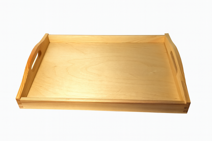 Drewniana taca śniadaniowa z naturalnego drewna sosnowego – praktyczna i elegancka, idealna do serwowania posiłków w domu.