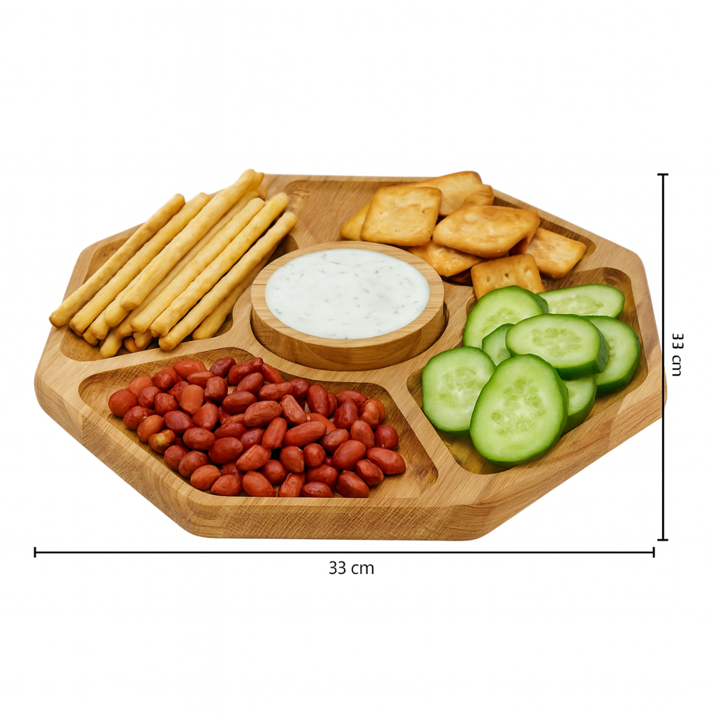 Dębowa deska do serwowania przekąsek o ośmiokątnym kształcie, wypełniona paluszkami, krakersami, plasterkami ogórka, orzeszkami oraz sosem ziołowym w centralnej miseczce – idealna do podawania dipów i przystawek.