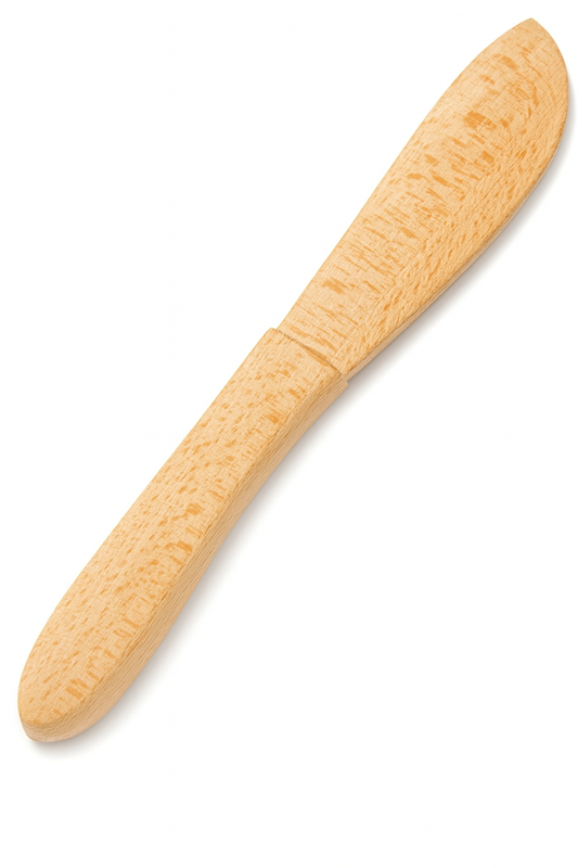 Nożyk drewniany z rączką do masła i smalcu o długości 18 cm, wykonany z naturalnego drewna bukowego, na białym tle.